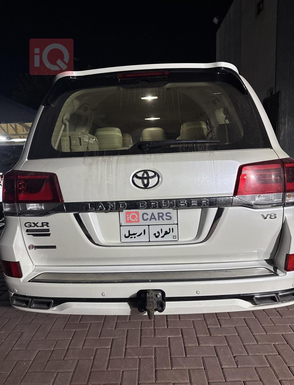 تۆیۆتا لاند کروزەر
